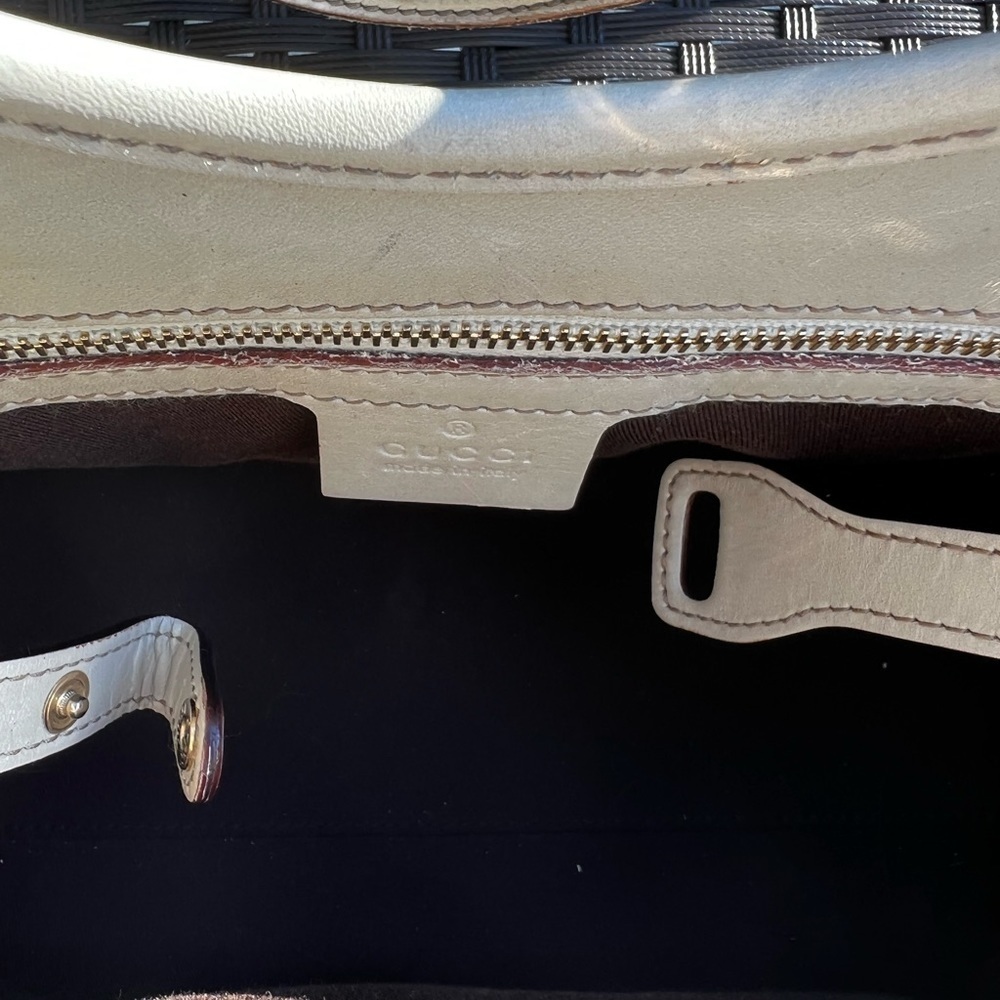 Gorgeous embossed horse it Gucci - Picture 9 of 11